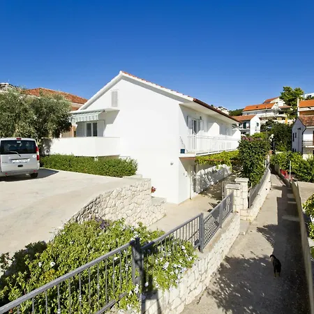 Oliva شقة هفار